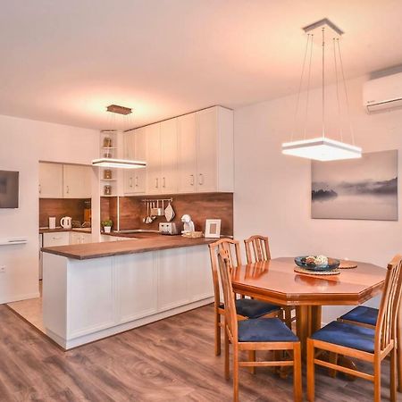 South Park, Vitosha View, 2-Bdr, 2-Bthr Apartment By Flat Mаnager Sofia Bagian luar foto